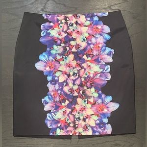 New Express Pencil Skirt Natural Waist Size 6 Black Floral Print